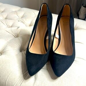 Cute suede heels, size 7, black
